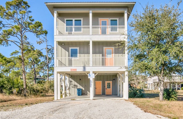 SunRide Shores - Situated on Canal Leading into Little Lagoon, Short Walk to the Beach!