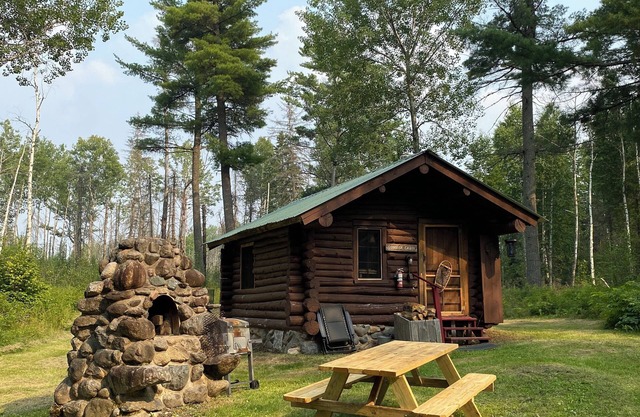 Sunrise Cabin - Secluded Rustic Retreat