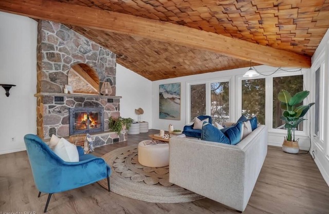 Sunrise Cottage - Private Beach on Sturgeon Lake