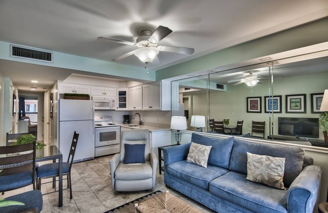 SUNRISE GULF VIEW/BEACH FRONT UNIT! ENJOY 1 FREE BEACH CHAIR SETUP UP EACH DAY!