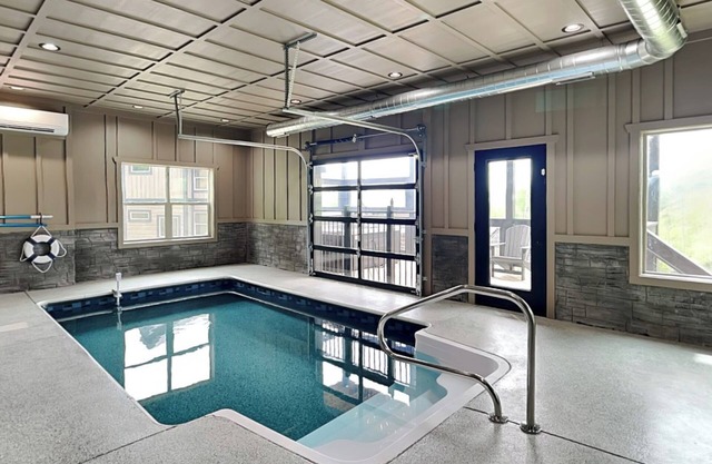 Sunrise in the Cove | Modern, Pet-Friendly w. Indoor Pool