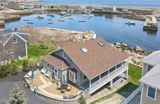 Sunrise on the Cove: Unobstructed 180 degree views of Pigeon Cove.