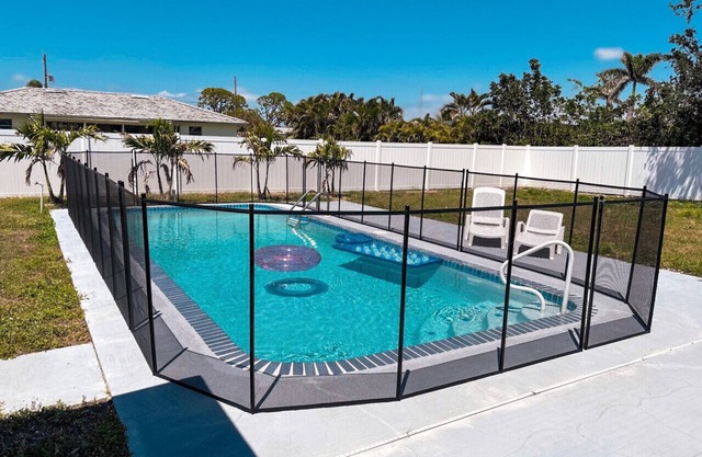 Sunrise Park Jewel in Port Charlotte with free pool heat