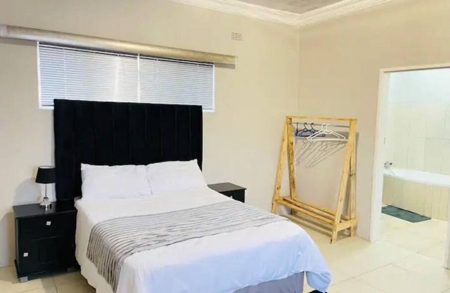 Sunrise Room - en-suite bathroom (Bed Only)