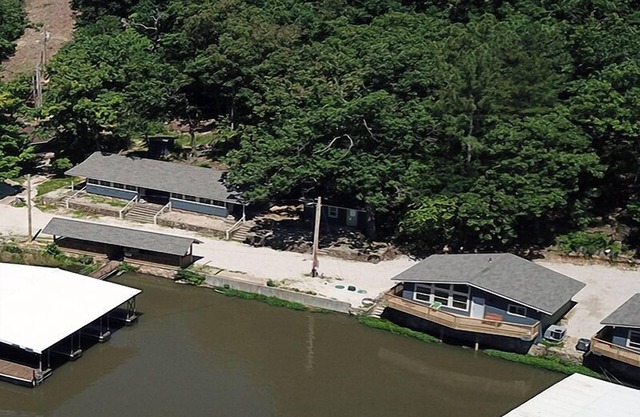 Sunrise Shores Cabin 9 Lake Front with 2 POOLS! + WOOF