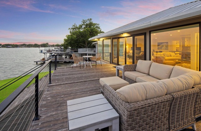 Sunrise Shores: Luxury on open water & boat lift