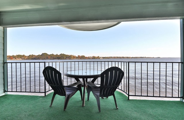 ☀️Sunrise View ⛱Waterfront Balcony❤️Lake Getaway❤️