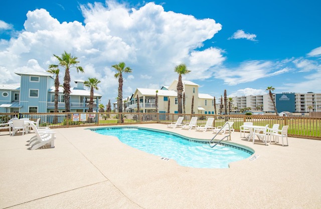 Sunrise Villas 208- Pool & Boardwalk to the beach
