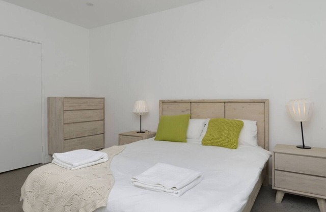 Sunset Apartments - ‘Green’ gnd flr apt! 1BR.