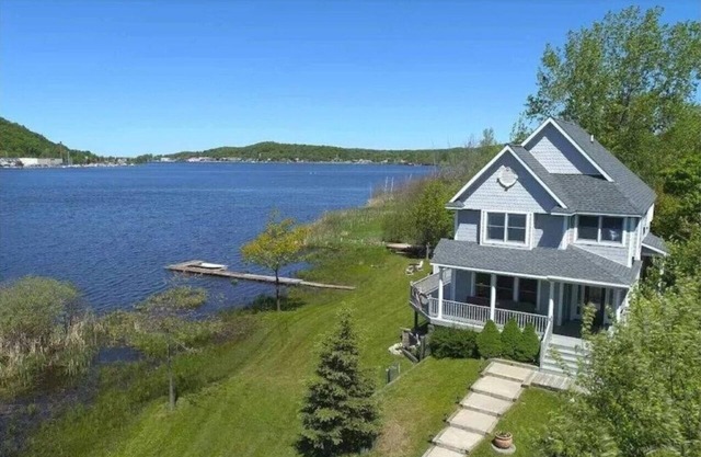 Sunset Bay - Lakefront, Large, and Gorgeous with Kayaks Included!