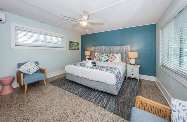 Sunset beach- Boutique hotel- Large dock!