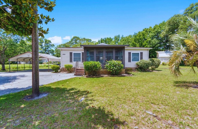 Sunset Beach getaway with 3 bedrooms and 2 bathrooms