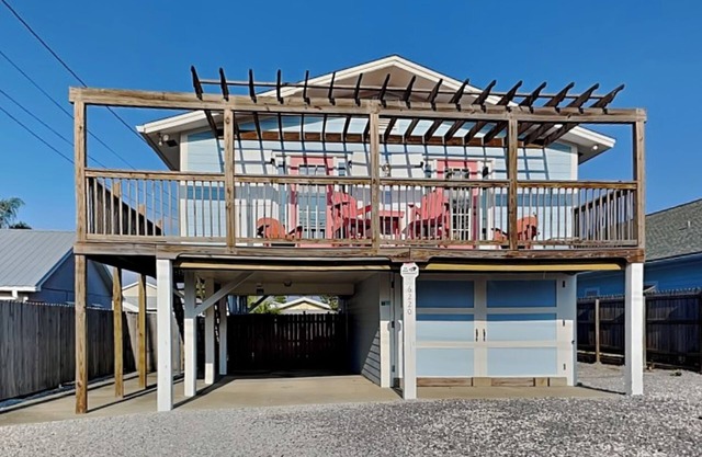 Sunset | Coastal Home, Close to Beach, Fire Pit, Corn Hole + Outdoor Shower