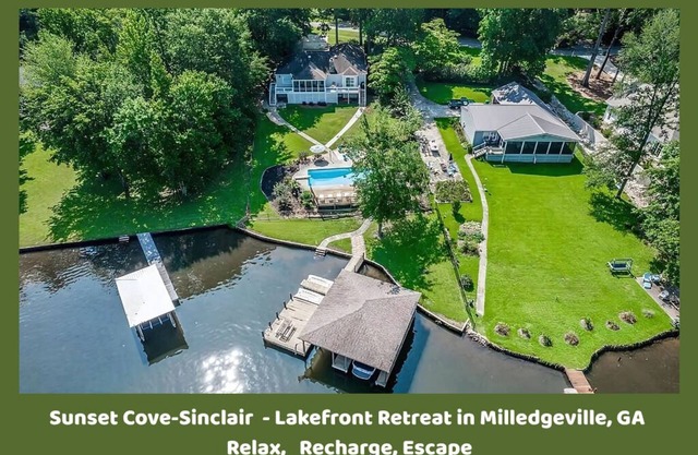 Sunset Cove, 3-bedroom lake house