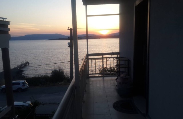 Sunset, Denize sıfır yazlık çatı dubleks ev