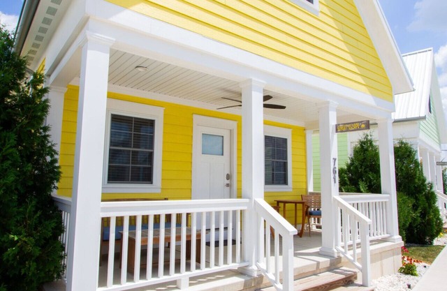 Sunset Escape - 1 Bed/2 Loft Lakeside Cottage!