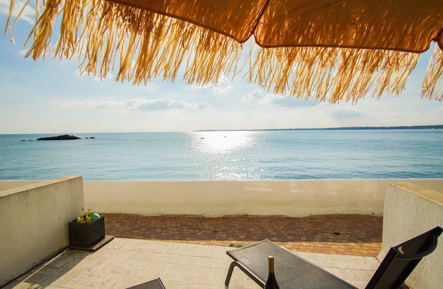 -SUNSET- FRONT DE MER AVEC TERRASSE ET PARKING