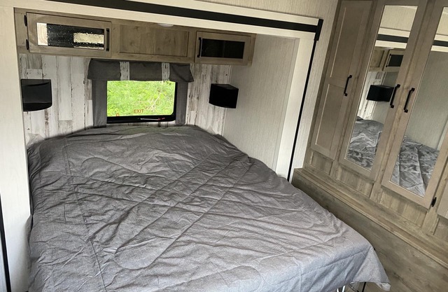 Sunset Park Model home. Waterfront property with private beach and boat launch