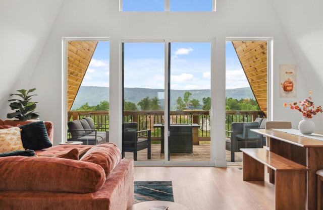 Sunset Peak | Gorgeous A-Frame Cabin | Bluff Views | Hot tub!
