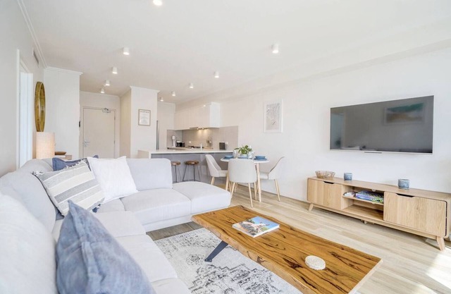 Sunset Summit :Super stylish w/Ocean views