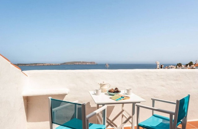 Sunset Tirant, Your seaside retreat