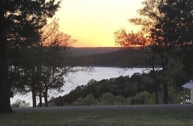 Sunset View- Private retreat with lake view on 2 acres , minutes to lake