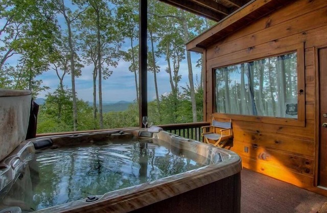 Sunshine Mountain- Screened Deck | Great Outdoor Amenities | Master on Main