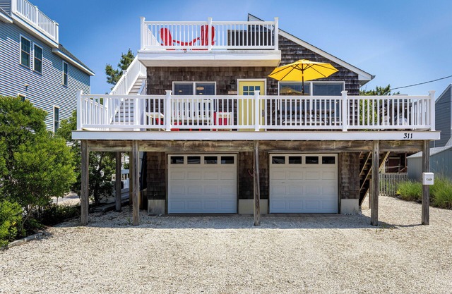 Sunshine on Leeward - 4 bed 2 bath -Single Family Home in Beach Haven