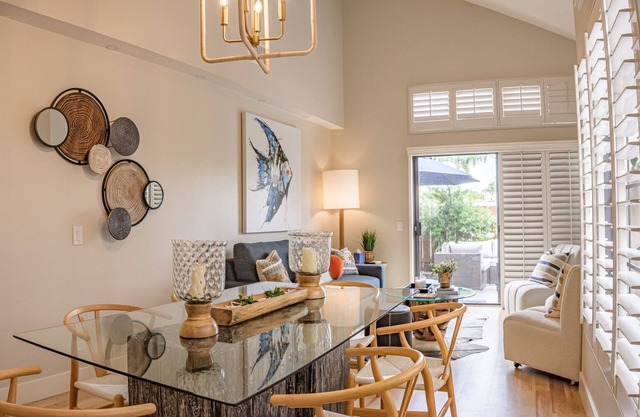 Sunstream Townhome - 2 pools & hot tubs, BBQs, Tennis, Fitness Room, & Walkable