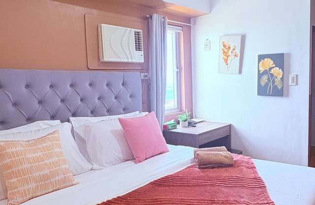 Sunvida Tower Cozy condo with AC, in front of SM Cebu City can enjoy pool&gym