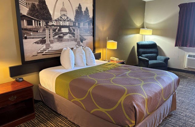 Super 8 by Wyndham Jerseyville