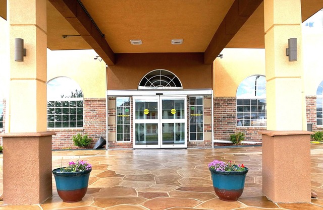 Super 8 by Wyndham Kansas City