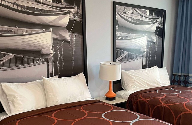 Super 8 by Wyndham Lindenhurst