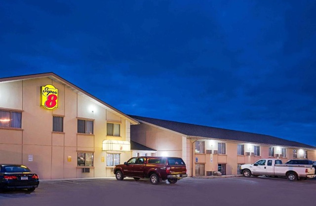 Super 8 by Wyndham Marshall MN