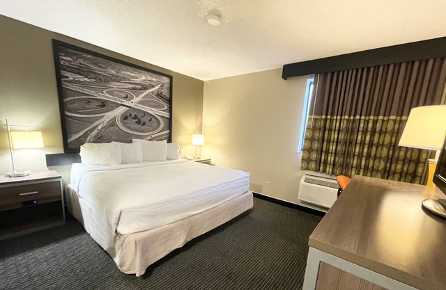 Super 8 by Wyndham St Charles