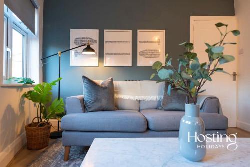 Super Central Apartment Close To River & Station