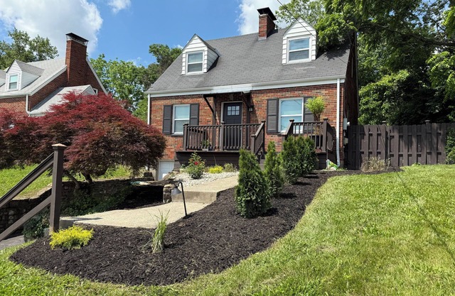 Super Comfy Bungalow - Central Locale - Pet Friendly