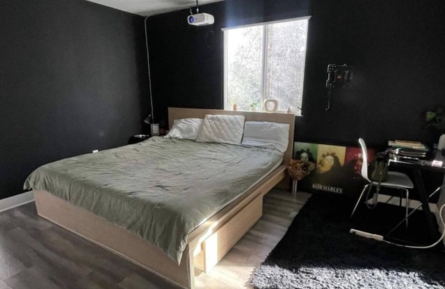 Super cozy 1 bedroom with a private bathroom available in quiet neighborhood