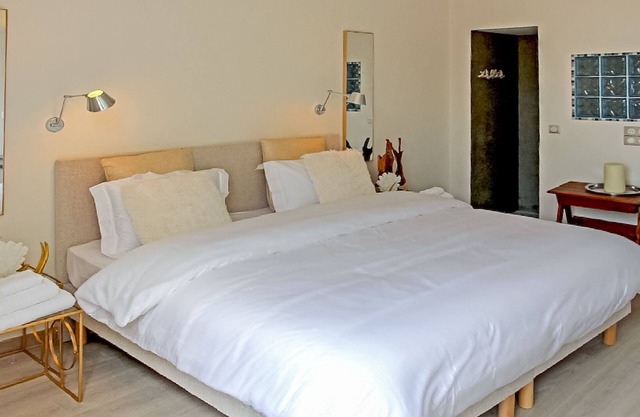Super location - 4 Bedroom Duplex Apartment, 200 metres from Palais