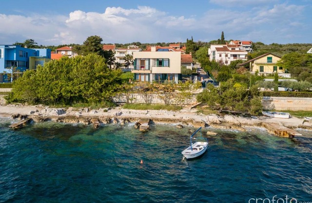 Super luxuriöse Villa directly on the sea