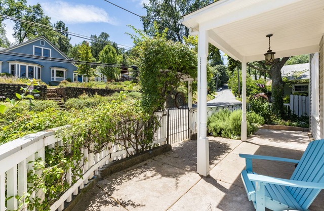 SUPER POSH UPSCALE COTTAGE - 1 BLOCK TO DWNTWN PLACERVILLE - SHORT TERM RENTAL