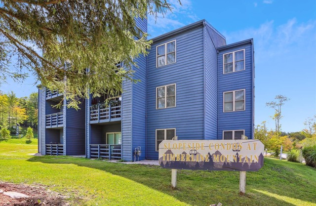 Super short walk to the lifts at Timberline Mountain! Welcome Slopeside C102!