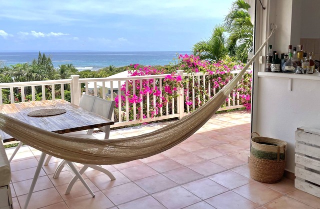 Superb 2-bedroom apartment with 30m2 terrace and sea view