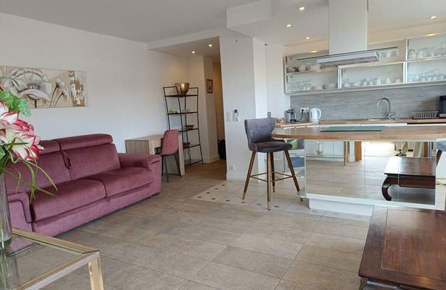 Superb 2P - panoramic view 100M from the beach