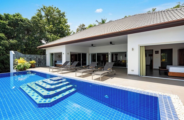 Superb 3-bedroom villa with sea view
