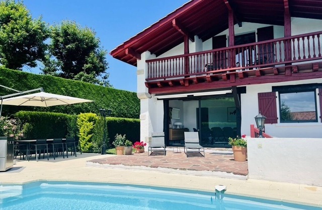 Superb 5* villa with swimming pool, close to the sea.