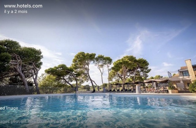 Superb Apartment RARE Golf View Saumane Provence with Swimming Pool