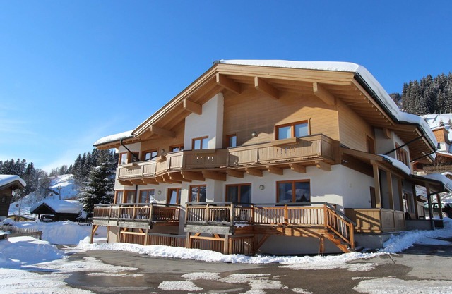 Superb apartment on the slopes with terrace