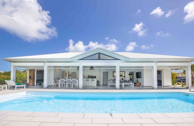 Superb contemporary villa in Saint-François