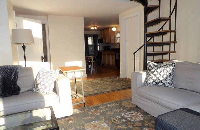 Superb location, Updated Apartment with Lake View